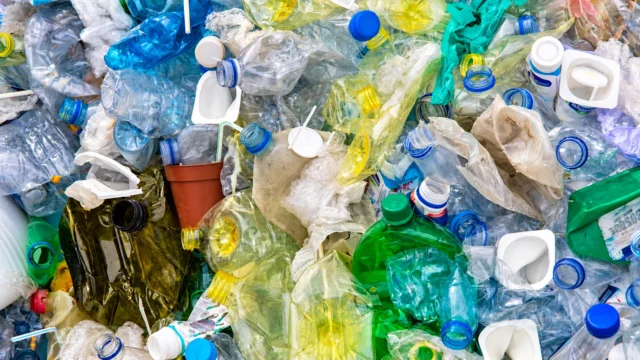 Atık plastikten ev üretmek için 3D baskı modeli hazırlıyorlar